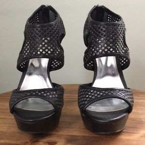 Vera Vera Wang Svenny Black 7 1/2 M 5” Stiletto